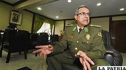 El general Mendoza aseguró que hay una buena relación entre la Policía y FF.AA. /La Razón
