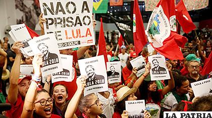 Militantes del PT en apoyo a Lula     /TN.com