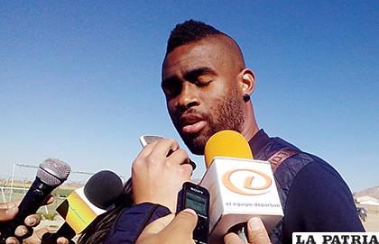 César Mena ya está un mes en el equipo y aún no cobró 