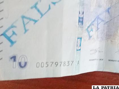 El número de serie que llevan los billetes falsos
