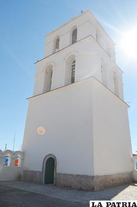 Histórica torre colonial en la Iglesia San Ildefonso de Paria