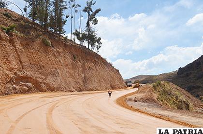 El tramo carretero tiene un costo de 353.171.000 bolivianos 
