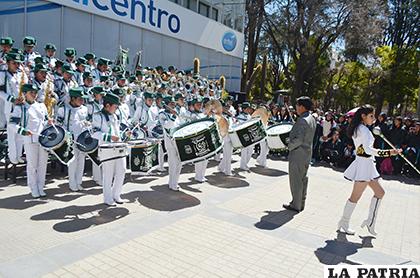 Banda musical del Liceo Nacional de Señoritas Oruro 
