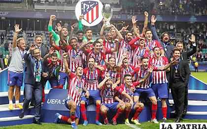El festejo de los integrantes de Atlético de Madrid campeones de la Supercopa de Europa /as.com
