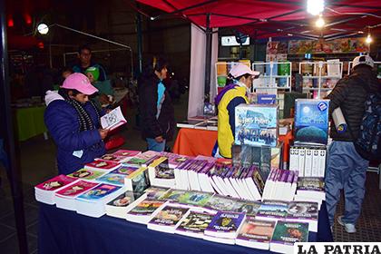 Inició la Feria Nacional del Libro en la plaza 