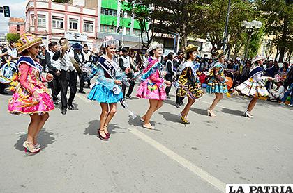 Muchos colegios mantienen intacta la esencia de las danzas /ARCHIVO