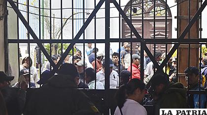 Ingreso al penal de San Pedro en La Paz