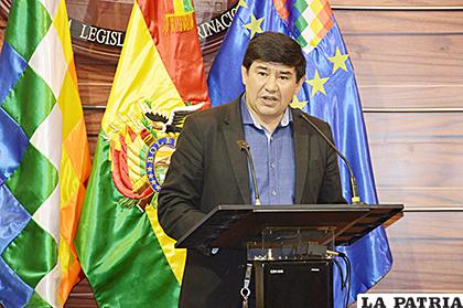 El presidente del Senado, Milton 
Barón manifestó que aguardan la
 iniciativa del Ministerio de Justicia /Cámara de Diputados - Bolivia