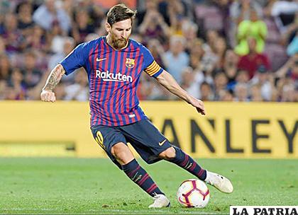 Lionel Messi anotó dos goles para el triunfo del Barcelona en el inicio del torneo