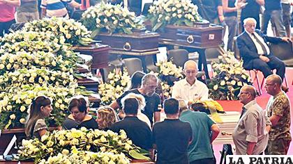 El funeral de las víctimas que perecieron por la 
caída del puente /Telemetro
