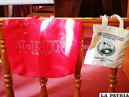 El Concejo plantea las bolsas de tela como una alternativa a las de plástico 