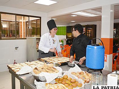 Con una muestra de gastronomía se abrió la nueva carrera de la Unior /UNIOR