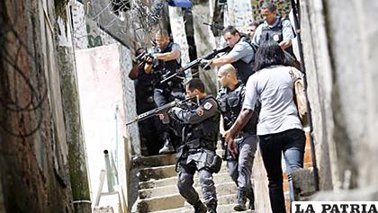 Los militares tienen dura lucha contra el narcotráfico en las favelas /diarioextra.com