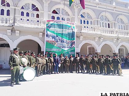 Policía Boliviana preparada para el encuentro de bandas /Jorge Godínez
