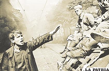 Imagen de la invasión rusa a Checoslovaquia / JOSEF KOUDELKA