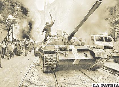 Tanques rusos entrando en Praga /JOSEF KOUDELKA