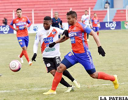 La acción del cotejo que terminó con el marcador en favor de Nacional Potosí /APG
