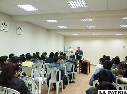 Universitarios manifestaron su interés por mejorar la situación en las cárceles del país