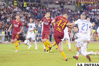 La acción del partido que terminó empatado 3-3 entre Roma y Atalanta /eldesmarque.com