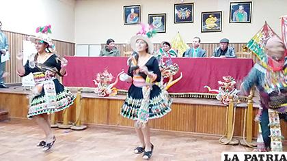 Los Tinkus Tolkas celebran más de una treintena de años de participar en el carnaval