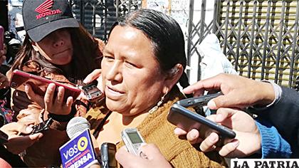 Nemesia Achacollo llegó el lunes por la mañana a La Paz /Edwin Apaza