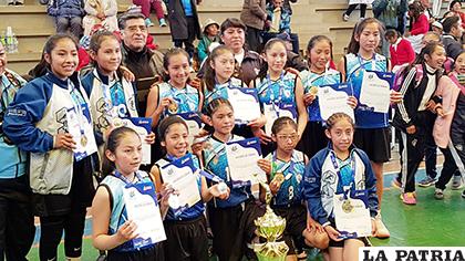 Donato Vásquez, el mejor equipo femenino en baloncesto /cortesía Rodolfo Aranibar