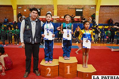 Las ganadoras del nivel I de gimnasia