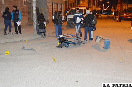 El carrito donde vendía chicharrones una de las víctimas fatales, fue llevado ayer para el actuado legal 