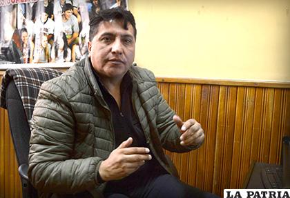 El docente de la UTO, Ernesto Bernal Martínez, quien hizo el estudio económico para establecer la deuda que tiene el Estado boliviano a Oruro, por concepto de regalías mineras