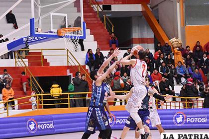 CAN perdió la noche del martes ante Nacional Potosí 93-92 en un final bochornoso que al final fue convalidado /APG