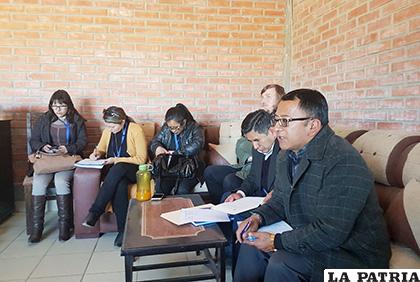 La reunión realizada ayer entre autoridades departamentales e internas de La Merced /LA PATRIA