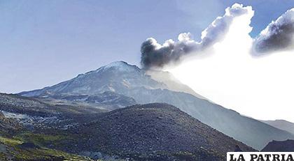 El volcán Ubinas, el más activo del Sur del Perú /ENTORNOINTELIGENTE