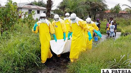 El ébola se ha cobrado 1.813 víctimas mortales en un año /Nuevos Papeles