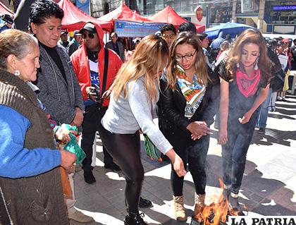 Autoridades entregaron mesa para bienestar de Oruro /CONCEJO MUNICIPAL
