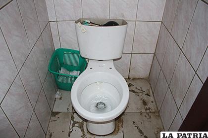 Ley pretende mejorar el servicio de los baños públicos /LA PATRIA /ARCHIVO