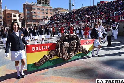 La juventud celebra en una Bolivia libre y soberana /LA PATRIA/Reynaldo Bellota