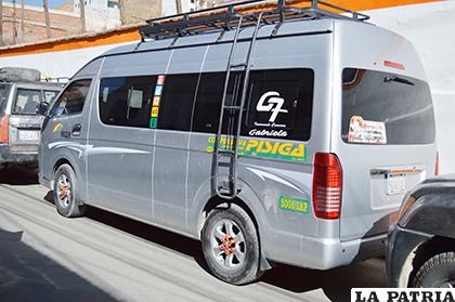 El minibús secuestrado que presuntamente transportaría a los estibadores  / LA PATRIA