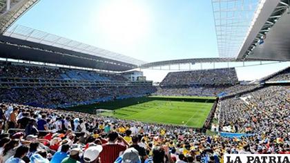 Corinthians pretende que en su estadio, sus hinchas guarden compostura /diez.bo