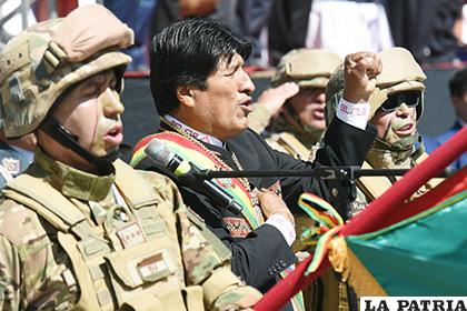 Presidente Evo Morales en el acto de aniversario de las FFAA /ABI