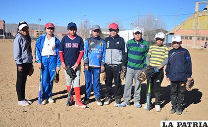 Algunos deportistas que forman la preselección Sub-12 de béisbol
/ LA PATRIA - Alex Zambrana