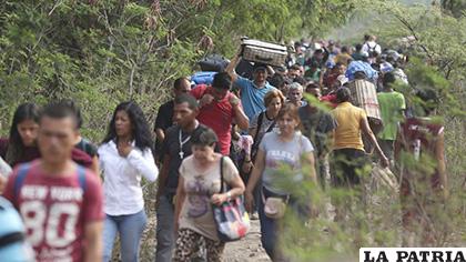Ciudadanos inmigrantes de Venezuela llegando a Colombia /CB24