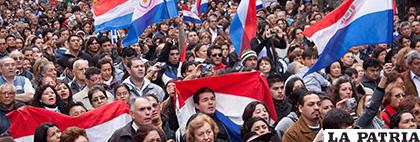 Colectivos paraguayos en plenas manifestaciones /BA Colectividades