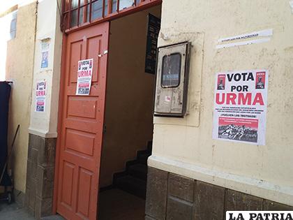 DDEO denunció en junio el pegado de afiches en su pared /LA PATRIA/ARCHIVO