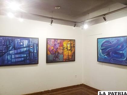 Obras de Daniel Gutiérrez en el salón de exposición del IFA Bellas Artes Oruro /LA PATRIA