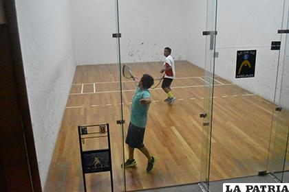 El campeonato se realiza en las doce canchas de raquetbol /LA PATRIA