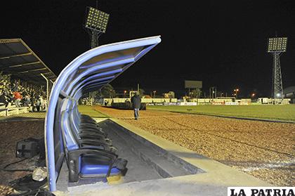 Dos torres de iluminación no funcionaron en el estadio de Warnes /APG