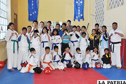 El karate orureño en franco crecimiento /LA PATRIA /REYNALDO BELLOTA