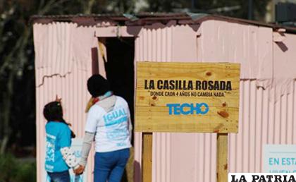 Una casa prefabricada frente a la Casa de gobierno, en Buenos Aires /servidornoticias.com