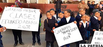 Los niños protestaron frente a la Dirección Departamental de Educación /LA PATRIA