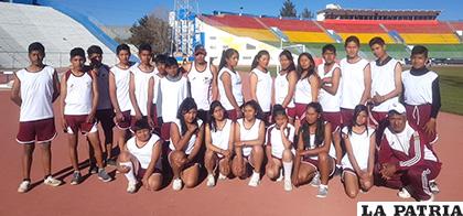 Estudiantes del colegio Carmen Guzmán de Mier en las pruebas de atletismo /Cortesía Jaime Santos